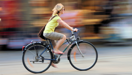 Cara de bicicleta y los inventores de enfermedades woman-bicycle-commute