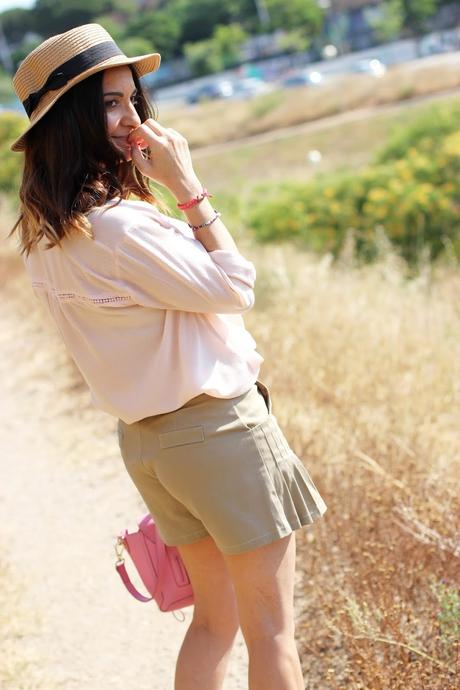 Shorts con plisado lateral