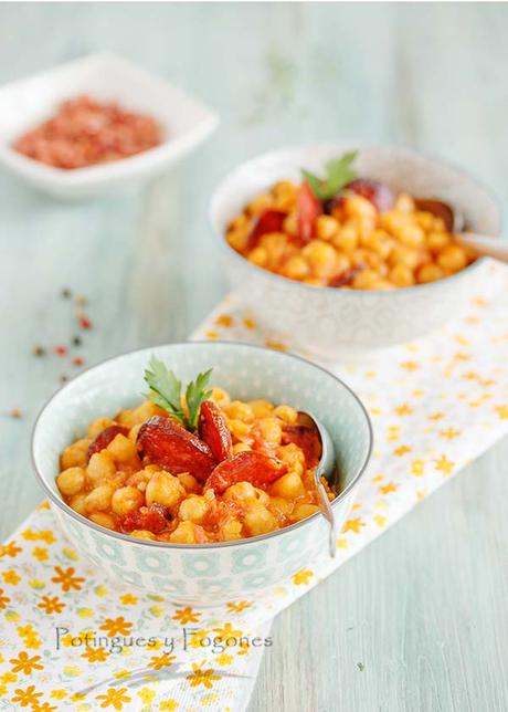 Garbanzos con tomate y chorizo