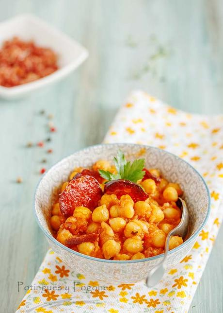 Garbanzos con tomate y chorizo