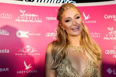 Paris Hilton un año más como DJ en Amnesia
