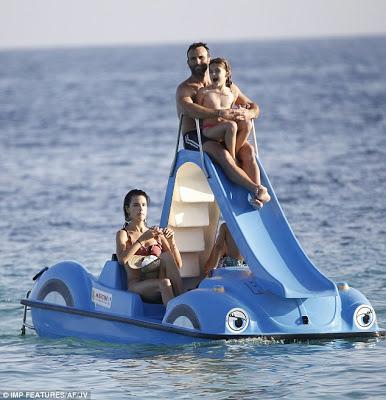 Alessandra Ambrosio luce tipazo en Ibiza