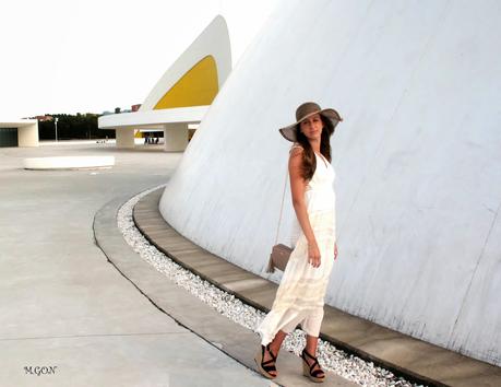 Look ibicenco en el Centro Niemeyer