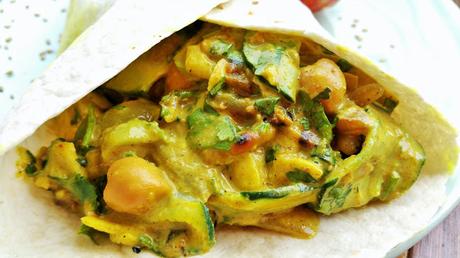 Wrap de tofu y garbanzos al curry con ensalada de pepino