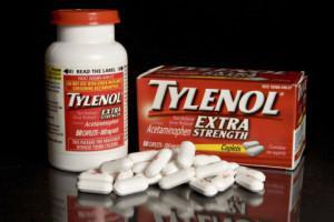 Paracetamol te quita el dolor propio… y el ajeno Johnson & Johnson's Tylenol is arranged for a photograph in