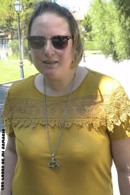 look-short-talla-grande-plus-size-curvy-blogger-madrid-los-looks-de-mi-armario-look-mostaza-moustard-blogger-XL- http://www.loslooksdemiarmario.com/2016/07/shorts-palmeras-look-curvy.html