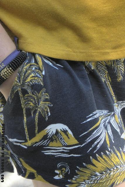 http://www.loslooksdemiarmario.com/2016/07/shorts-palmeras-look-curvy.html