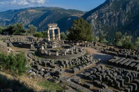 El emplazamiento de Delfos sobre la ladera del Monte Parnaso