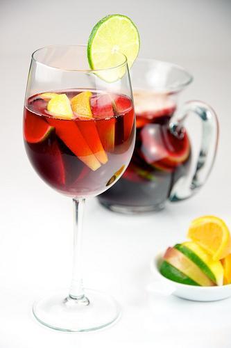 SANGRIA, RECETA DE SANGRÍA, SANGRÍA DE VINO, WINE SANGRIA, COCKTAIL, RECETAS DE BEBIDAS, RECETAS CASERAS, RECETAS DE COCINA