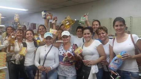 Avalancha de mujeres venezolanas a Colombia