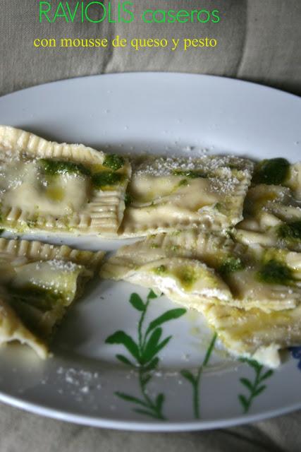 Raviolis caseros con mousse de queso y pesto