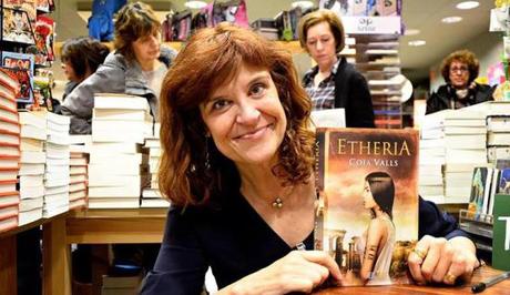 coia-valls-amb-la-novella-etheria-que-veu-la-llum-avui-30-de-mar-de-2016-1