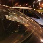 Taxistas agreden a choferes de Uber , destruyen vehículos y les roban