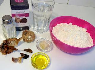 Pan rústico de ajo negro