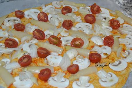 Pizza vegetal con nata