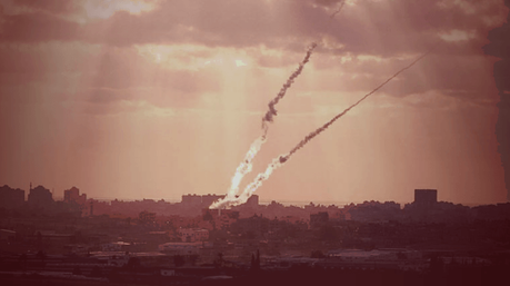 La Ayuda internacional a Gaza aumenta en el 2016, así como la construcción de túneles transfronterizos de Hamás rocket-attack-banner