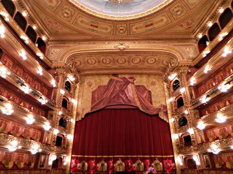 Dos teatros, dos ciudades: Teatro Solís en Montevideo y Teatro Colón en Buenos Aires