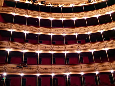 Dos teatros, dos ciudades: Teatro Solís en Montevideo y Teatro Colón en Buenos Aires