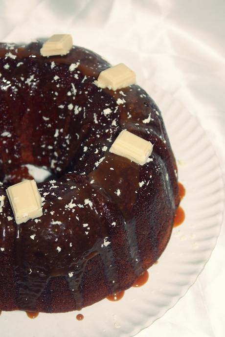 BUNDT CAKE DE VAINILLA CON SALSA DE TOFFEE