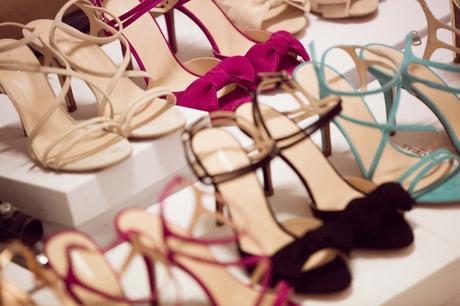 Los complementos de fiesta que desearás llevar este verano La nueva colección de sandalias de Pronovias es muy variada