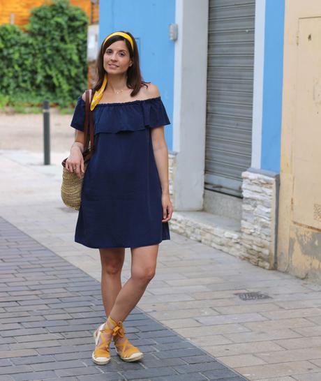 spanish fashion blogger sith off shoulders dress, espadrilles and basket 