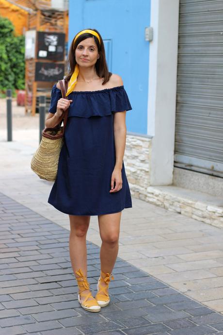 spanish fashion blogger sith off shoulders dress, espadrilles and basket 