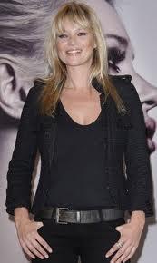 Kate Moss Prepara disco (by Ira)