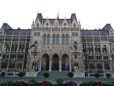 Budapest; Del bullicio de Pest al sosiego de Buda