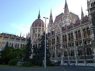 Budapest; Del bullicio de Pest al sosiego de Buda