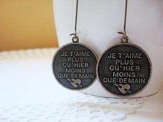 PENDIENTES JE T'AIME PLUS QU'HIER, MOINS QUE DEMAIN