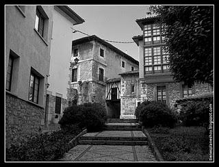 Villa de Llanes en blanco y negro