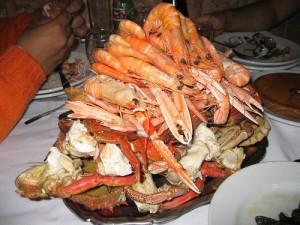 62728863 195a2da312 300x225 Alternar comidas ligeras con comilonas y evita los empachos