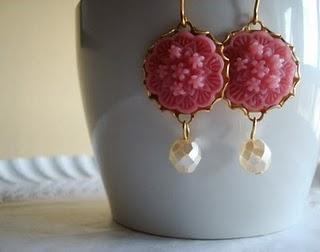 PENDIENTES ANTOINETTE ROSA Y CREMA