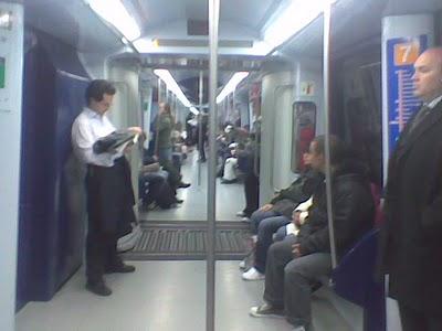 Madrugar y viajar bajo tierra