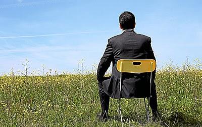 Los beneficios de levantarse a estirar las piernas