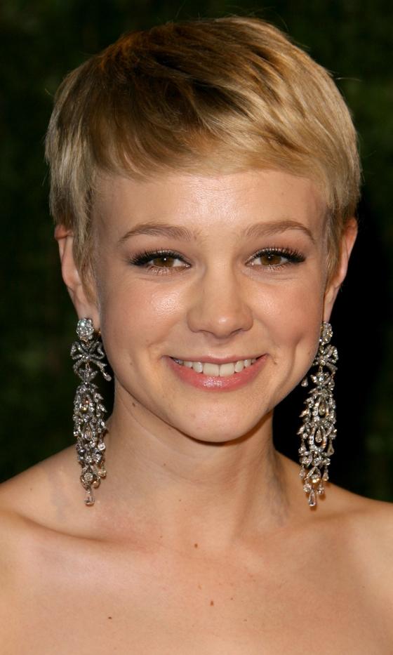Carey Mulligan Sporting A Sunkissed Pixie Crop Hairstyle At The Oscars, March 2010