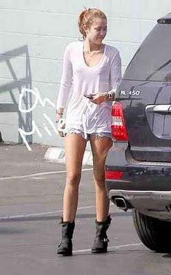 Tendencias: Shorts vaqueros enseñando el forro de los bolsillos interiores. ¿Te atreves?