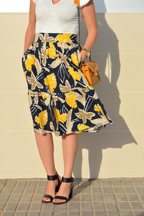 zara_printed_midi_skirt_9 zara-white-body-and-midi-skirt