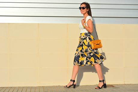 zara_printed_midi_skirt_10 zara-printed-midi-skirt-outfit