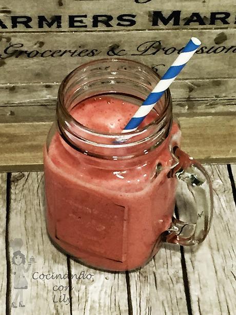 Smoothie De Fresa, Kiwi y Naranja Smoothie De Fresa, Kiwi y Naranja