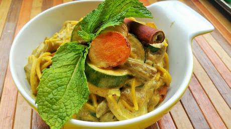 Fideos de maíz con verduras al curry madrás