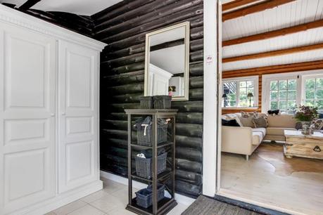 interiores de madera exterior negro estilo rústico moderno estilo nórdico diseño de exteriores Cottage con el exterior de troncos negros casas de vacaciones casas de madera blog decoración nórdica 
