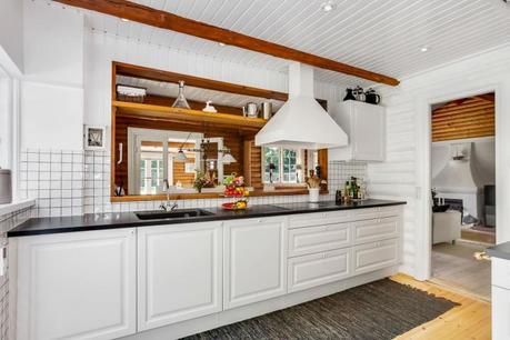 interiores de madera exterior negro estilo rústico moderno estilo nórdico diseño de exteriores Cottage con el exterior de troncos negros casas de vacaciones casas de madera blog decoración nórdica 