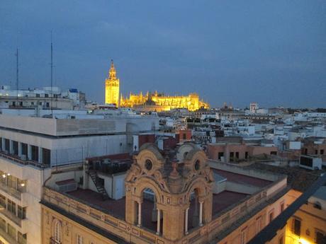 ENSALADA TEMPLADA DE CANÓNIGOS, GAMBAS AL AJILLO A LA  MANZANILLA Y SHERRYS