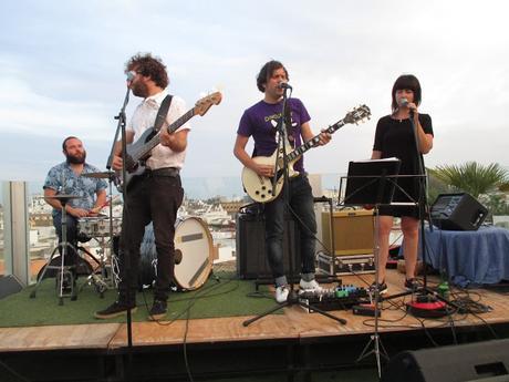 ENSALADA TEMPLADA DE CANÓNIGOS, GAMBAS AL AJILLO A LA MANZANILLA Y SHERRYS ENSALADA TEMPLADA DE CANÓNIGOS, GAMBAS AL AJILLO A LA MANZANILLA Y SHERRYS