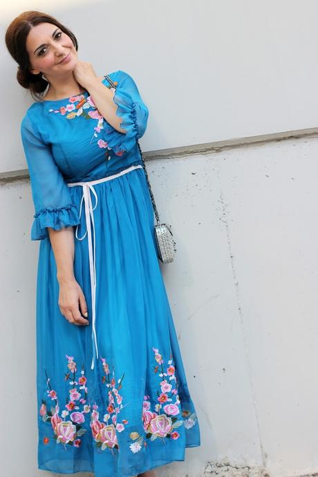 Vestido azul floreado