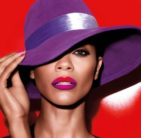 Maquillaje Ligero para el Rostro e Intenso para los Labios con L'Oréal Paris Maquillaje Ligero para el Rostro e Intenso para los Labios con L'Oréal Paris