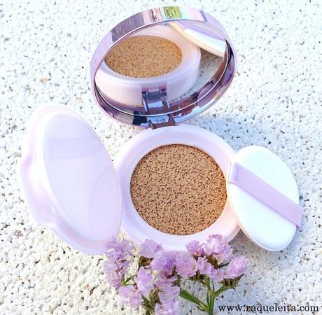 Maquillaje Ligero para el Rostro e Intenso para los Labios con L'Oréal Paris Maquillaje Ligero para el Rostro e Intenso para los Labios con L'Oréal Paris