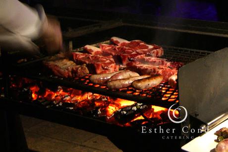 Buffet de chuletón para una boda tipo coctel - Foto: Esther Conde