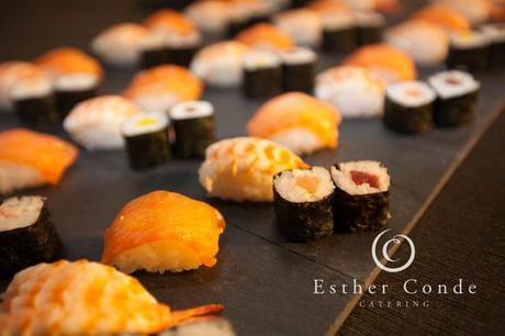 Buffet japonés para una boda tipo coctel - Foto: Esther Conde